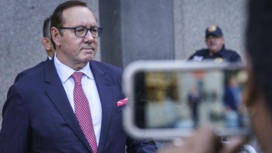 Kevin Spacey se presentó ante la justicia de Londres en el inicio del juicio por abuso