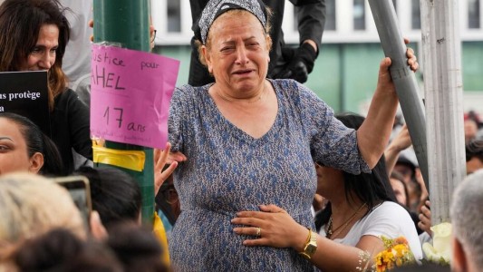 Francia: la abuela del menor asesinado pidió que cesen los disturbios