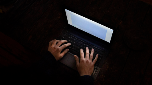 Estafaba a personas que buscaban trabajo por Facebook y fue detenido