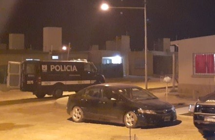 Un adolescente recibió un balazo en su casa proveniente de una pelea en la calle