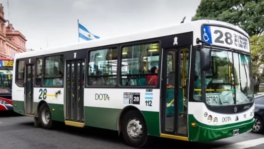 Un sector de la UTA adelantó el paro de colectivos y ya hay varias líneas sin servicio