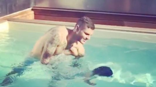 La extraña forma de Icardi de enseñarle a nadar a su hija