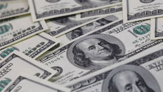 La cotización del dólar blue superó los $500 y alcanzó otro récord