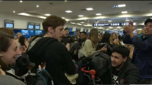 Cancelaron vuelos a la Patagonia: protesta de pasajeros en Aeroparque