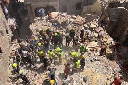 Trece muertos a causa del derrumbe de un edificio en Egipto