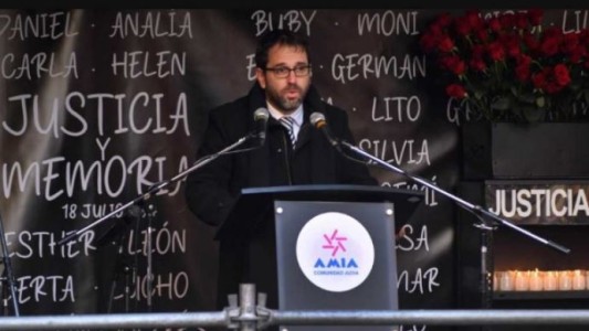El presidente de la AMIA advirtió que "la democracia se eclipsa con 29 años de vergonzosa impunidad" en la investigación del atentado
