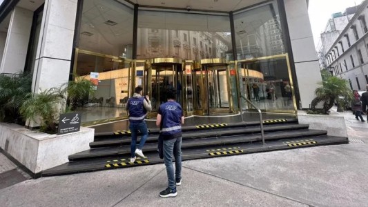 Ante la escalada del dólar blue, el Gobierno allanó "cuevas" del microcentro porteño