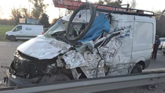 Fatal accidente en el Camino Buen Ayre: una camioneta se cruzó de carril y mató a otro conductor