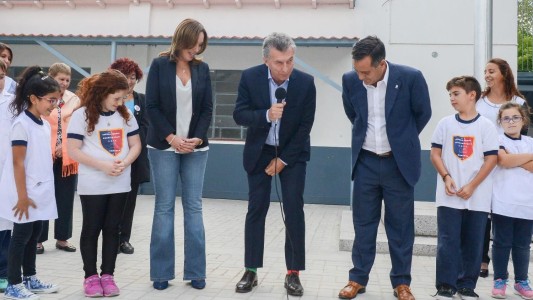 ¿Por qué Mauricio Macri usó una media de cada color?