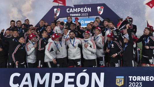 El festejo del campeón: River recibió la copa y celebró con su gente