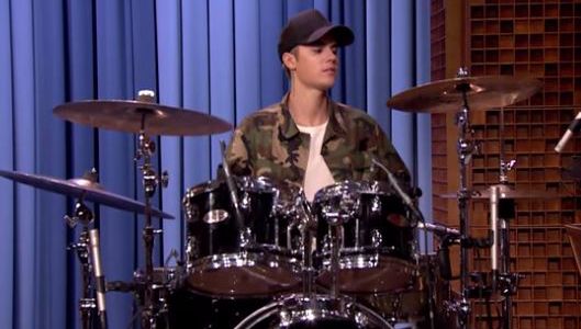 Las habilidades de Justin Bieber con la batería