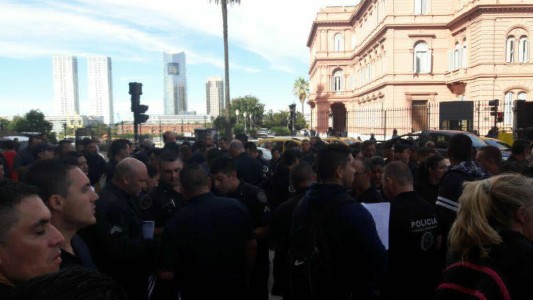 Policías de la Federal protestaron contra el traspaso a la Ciudad