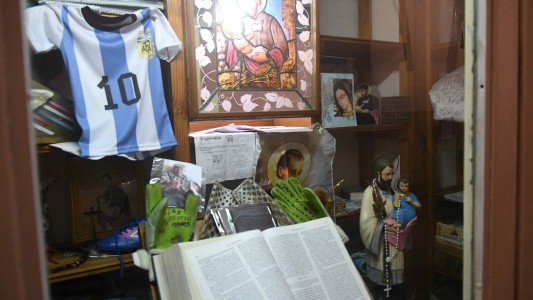 Misa, bendiciones, música y fuegos artificiales en Liniers en la vigilia de San Cayetano