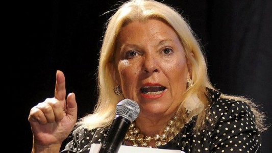 Carrió le contestó a Macri por el canje de pasajes: “Él viaja en helicóptero desde chiquito"