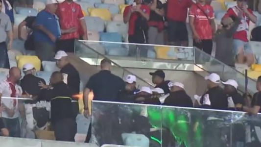 Video: la Policía brasileña disparó a quemarropa a los hinchas de Argentinos en el Maracaná