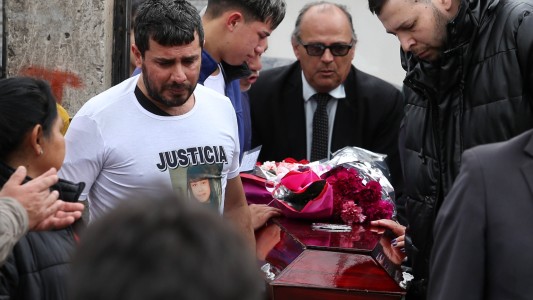 Conmoción por el crimen de Morena: el último adiós de familiares y vecinos