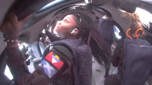 Llegaron al espacio los tres primeros turistas de Virgin Galactic