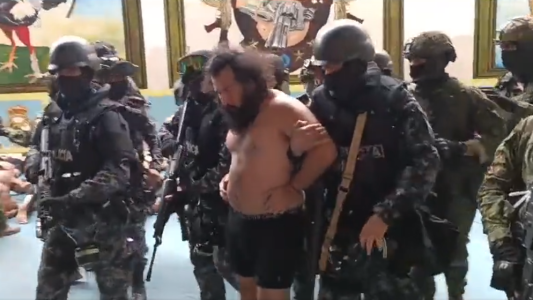 Unos 4.000 militares ingresan a cárcel de Ecuador para trasladar a "Fito", el líder pandillero más poderoso