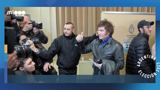 Milei votó y apuntó a la boleta electrónica: "Una improvisación para perjudicar a otras fuerzas"