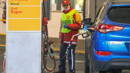 El Gobierno y las petroleras congelan subas de nafta hasta después de las elecciones