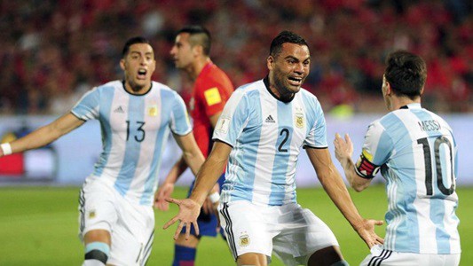 Argentina ganó sin jugar bien: 2 a 1 a Chile para recuperar la fe