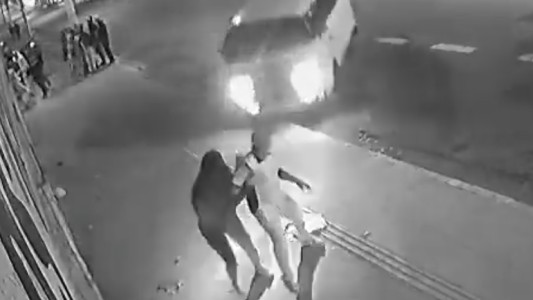 Conductor perdió el control de una combi y atropelló a una embarazada: murieron la mujer y su bebé