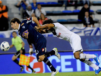 Quilmes sigue en conflicto, pero igual gana: 2 a 1 a Vélez