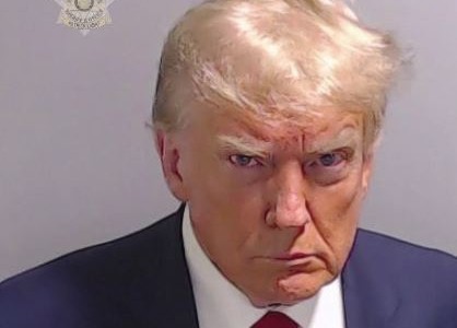 Trump se entregó a la Justicia en Atlanta y luego fue liberado: difundieron su ficha policial