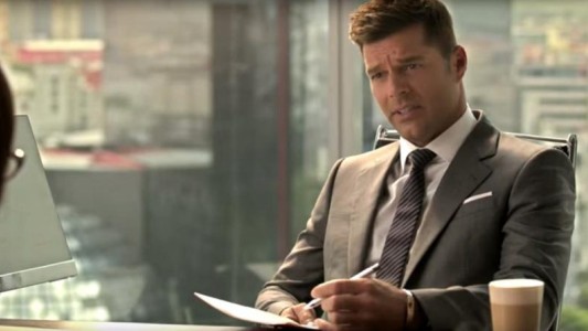 Ricky Martin se convierte en Christian Grey