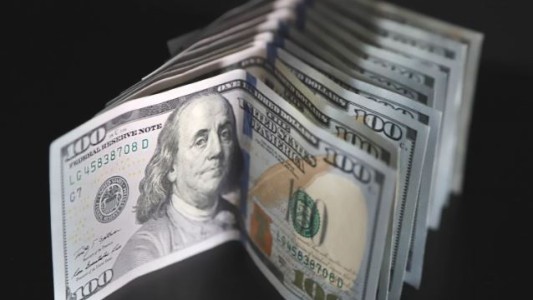 Dólar: el Contado con Liquidación trepa a $812 y el MEP supera los $700