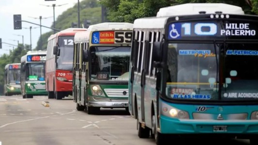 Ministro de Transporte bonaerense dice que con economía dolarizada un pasaje de colectivo costaría $ 6.000