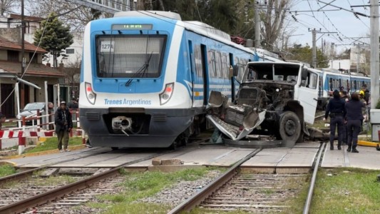 Una formación del tren Roca chocó contra un camión en Quilmes: seis personas resultaron heridas