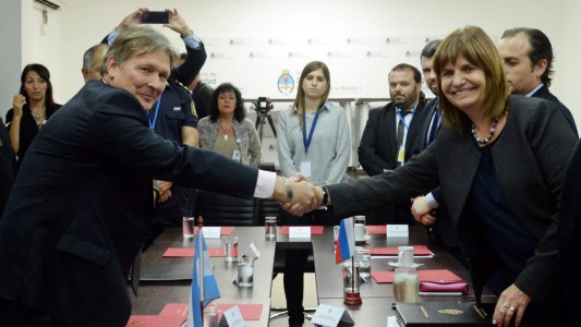 Argentina y Rusia firman convenio colaboración para evitar que tres mil barras viajen a Rusia