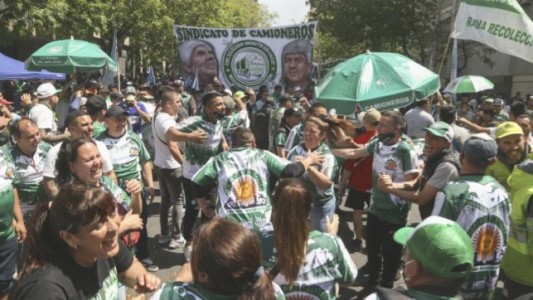 Sindicatos se movilizan al Ministerio de Economía en respaldo al proyecto de Massa sobre Ganancias