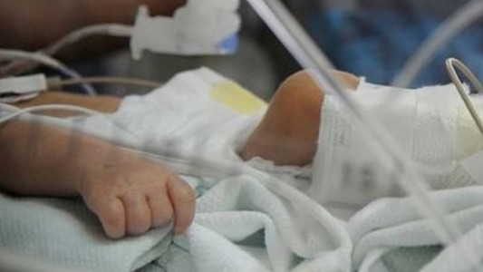 Muerte de beba que sufrió fracturas múltiples y pérdida de masa encefálica: detuvieron a la madre y a la abuela