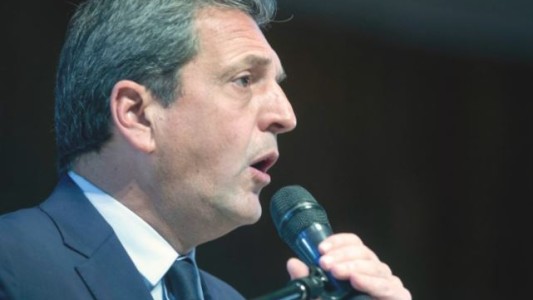 Tras el pedido de Massa de "no comprar dólares", el blue operó en suba ante una mayor demanda