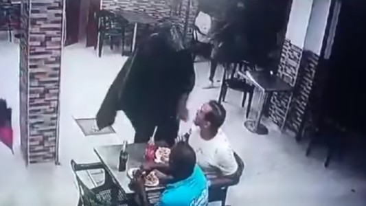 "Batmán" robó en un bar y quedó filmado