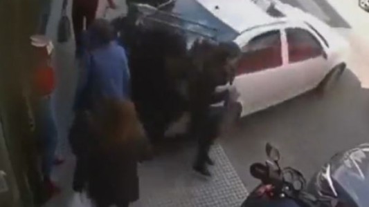 Un conductor perdió el control del auto y mató a una mujer que caminaba por Floresta