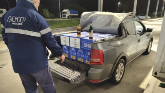 Intentaban cruzar a Uruguay 600 botellas de fernet y más de 200 de whisky