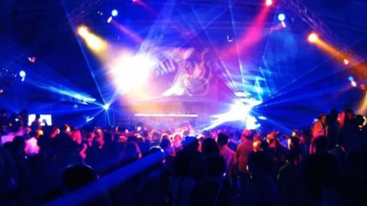 España: condenaron a seis meses de prisión a una mujer por tocarle la cola a un hombre en un boliche