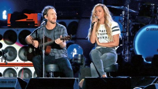 Eddie Vedder, de Pearl Jam, y Beyoncé, juntos contra la pobreza