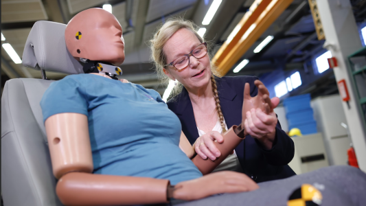 Una ingeniera sueca diseña primer maniquí femenino para pruebas de choque de vehículos