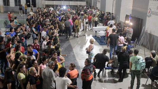 Multitudinario último adiós al músico "Huguito" Flores en Santiago del Estero