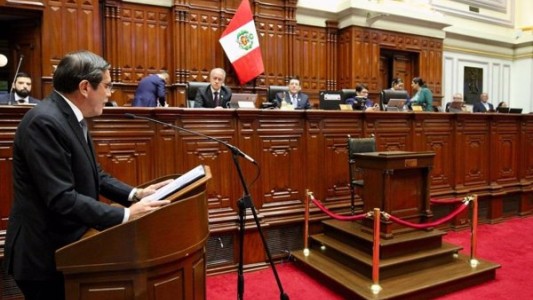 El Congreso de Perú aprueba eximir de responsabilidad penal uso letal de la fuerza en defensa propia
