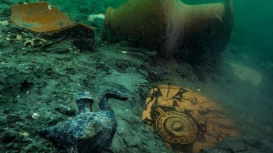 Descubrieron un templo y tesoros de hace casi 2.500 años hundidos frente a la costa de Egipto