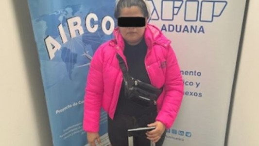 Aduana detuvo a una "mula" y secuestró más de 25 kilos de cocaína