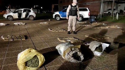 Detienen a un hombre que intentaba ingresar 270 kilos de marihuana al país en una embarcación