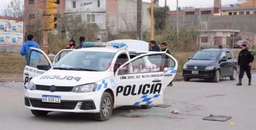 Jujuy: una policía murió al ser atropellada y arrastrada 180 metros por automovilista que huyó