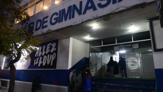 Un hombre de 74 años murió al presenciar una pelea en un partido de básquet en La Plata