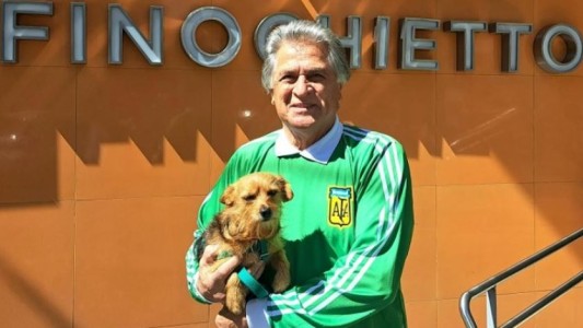 El Pato Fillol recibió el alta médica: la particular vestimenta que eligió para salir del hospital